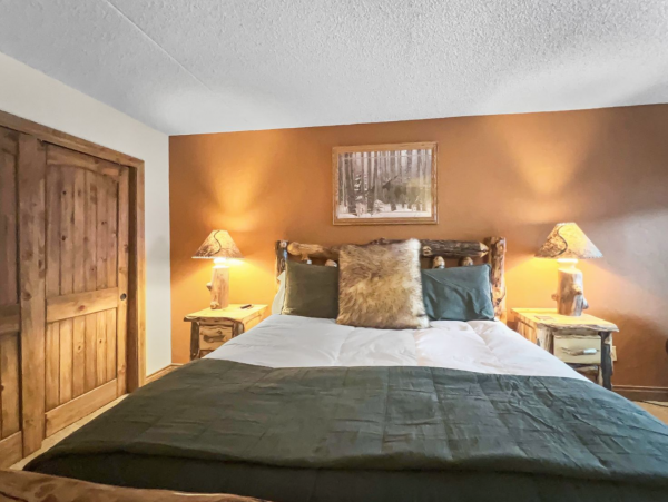 Copper MTN Center Village Pet Friendly condo Walk to Lift